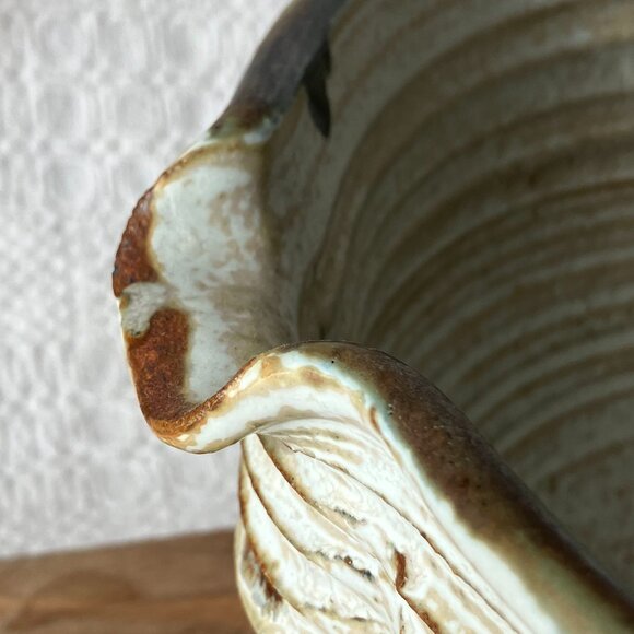 VTG Studio Pottery Batter Bowl Hand Thrown Speckled Glaze Spout Handle - Picture 4 of 9